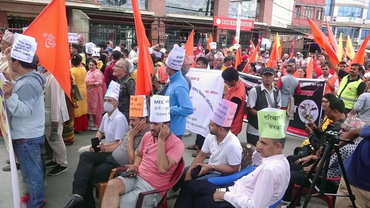 Birodh pardasan_Moment नलधववझटत्र1694249296.jpg